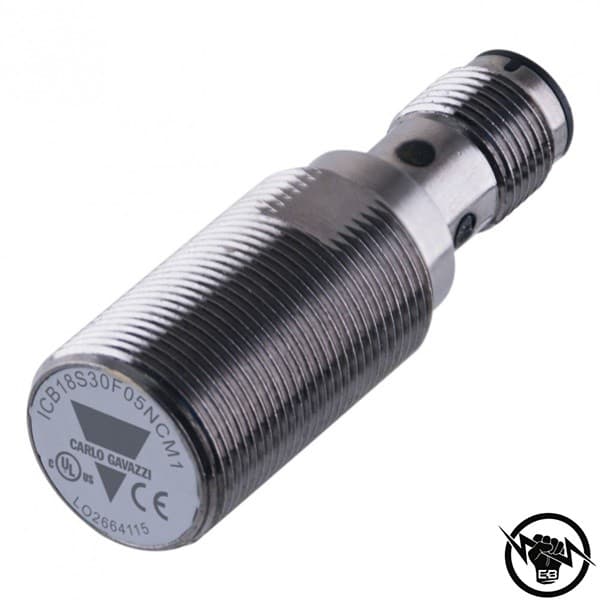 Индуктивен датчик - корпус от никелиран месинг (M18 x 54 mm), Обхват: 12 mm, изход NPN - NC, захранване 10 - 36 V DC, свързване с кабел 2 m, раб. темп. от -25 до 70 °C, IP 67