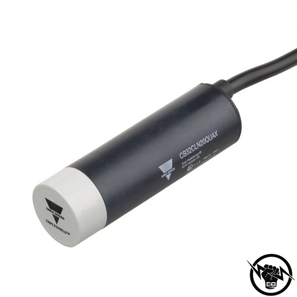 Капацитивен сензор - корпус от пластмаса (Ø32 x 101 mm), Обхват: 20 mm, изход Реле - CO контакт, захранване 230 V AC, свръзване с кабел 10 m, раб. темп. от -20 до 40 °C, IP 67