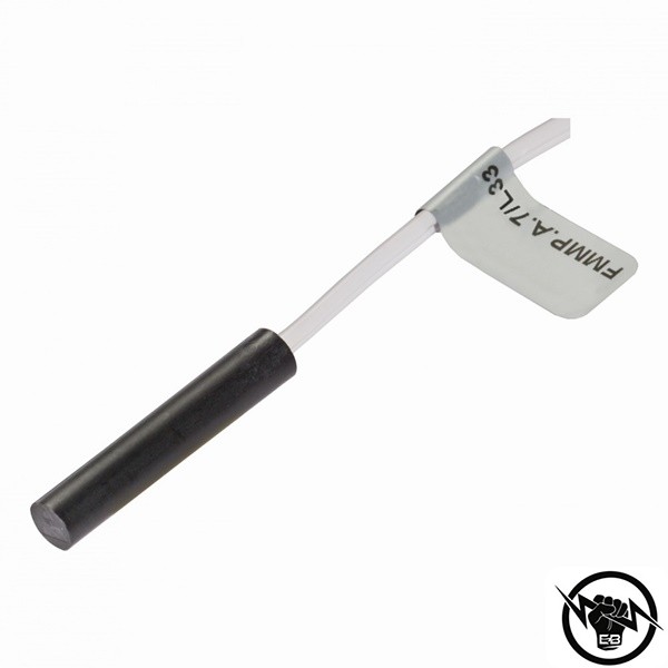 Магнитен сензор за близост - корпус от пластмаса (M12 x 100 mm), Обхват: 26 mm, NO контакт (0.5A, 20VA), до 140 V AC или до 200 V DC, свръзване с кабел 2 m, раб. темп. от -25 до 75 °C, IP 67