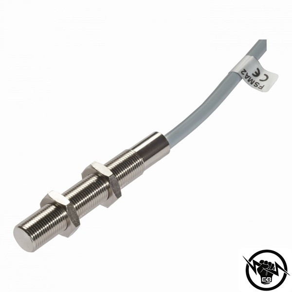 Магнитен сензор за близост - корпус от пластмаса (Ø13.5 x 65 mm), Обхват: 12 mm, CO контакт (1A, 60VA), до 230 V AC, свръзване с кабел 0.5 m, раб. темп. от -25 до 75 °C, IP 67