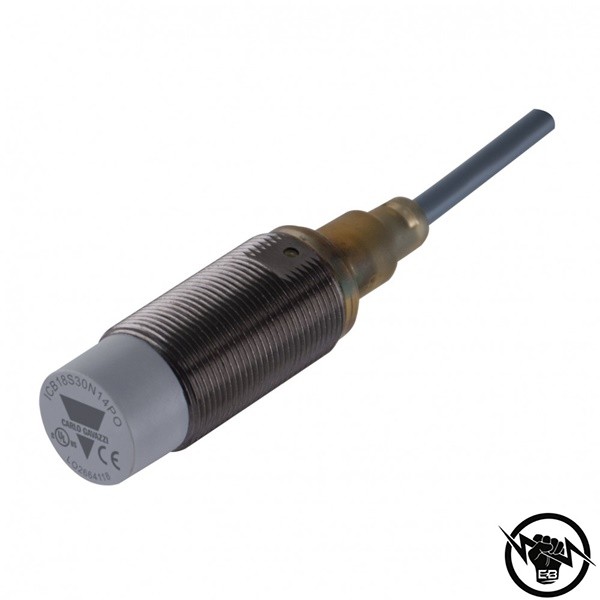 Индуктивен датчик - корпус от никелиран месинг (M18 x 63 mm), Обхват: 8 mm, изход PNP - NO, захранване 10 - 36 V DC, свързване с конектор M12, раб. темп. от -25 до 70 °C, IP 67