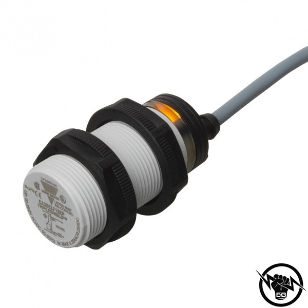 Капацитивен сензор за ниво - корпус от пластмаса (M30 x 91.0 mm), Обхват: 30 mm, изход PNP/NPN - обучаем, захранване 10 - 40 V DC, свръзване с конектор M12, раб. темп. от -25 до 85 °C, IP 68