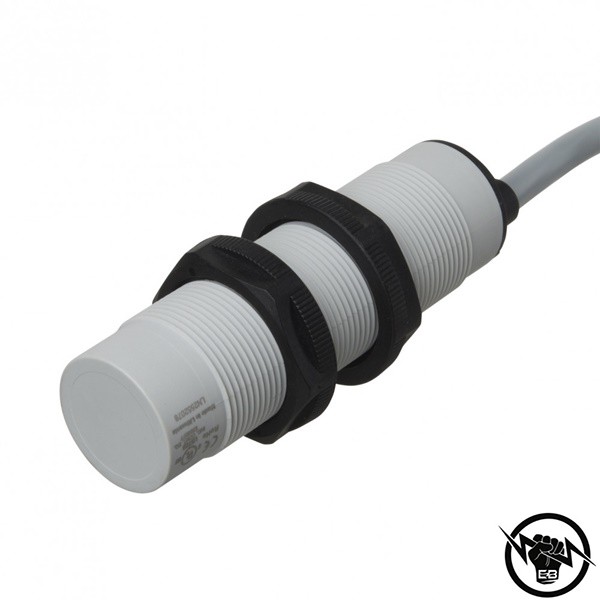 Капацитивен сензор за ниво - корпус от пластмаса (M30 x 91.0 mm), Обхват: 25 mm, изход PNP/NPN - обучаем, захранване 10 - 40 V DC, свръзване с кабел 2 m, раб. темп. от -20 до 85 °C, IP 68